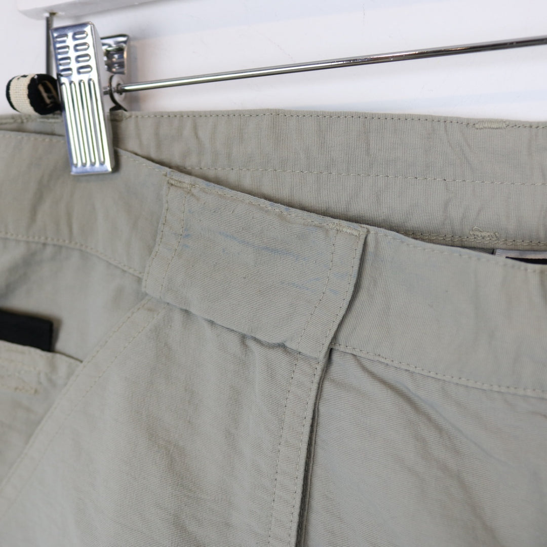 Vintage 00's The North Face Shorts - 33"-NEWLIFE Clothing